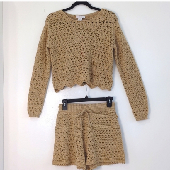 House of Harlow 1960 Tan Sweater Set - Picture 2 of 9